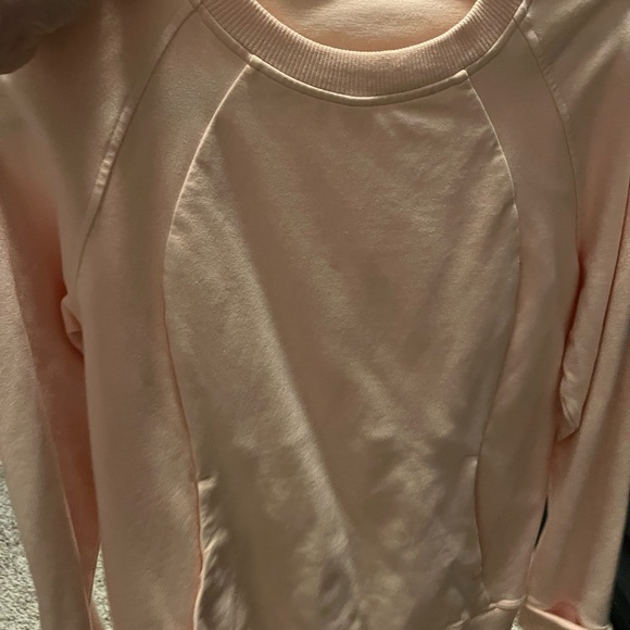 Lululemon light pink / peach sweatshirt. Very comfortable! No stains - Picture 3 of 4